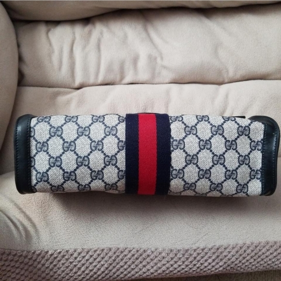 Authentic Vintage Gucci Clutch - Picture 6 of 11